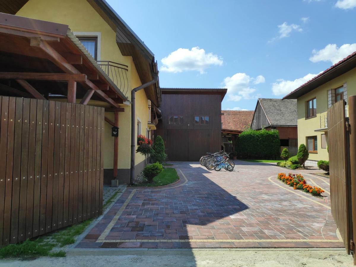 Domcek Janina Apartment Sucha Hora Exterior photo