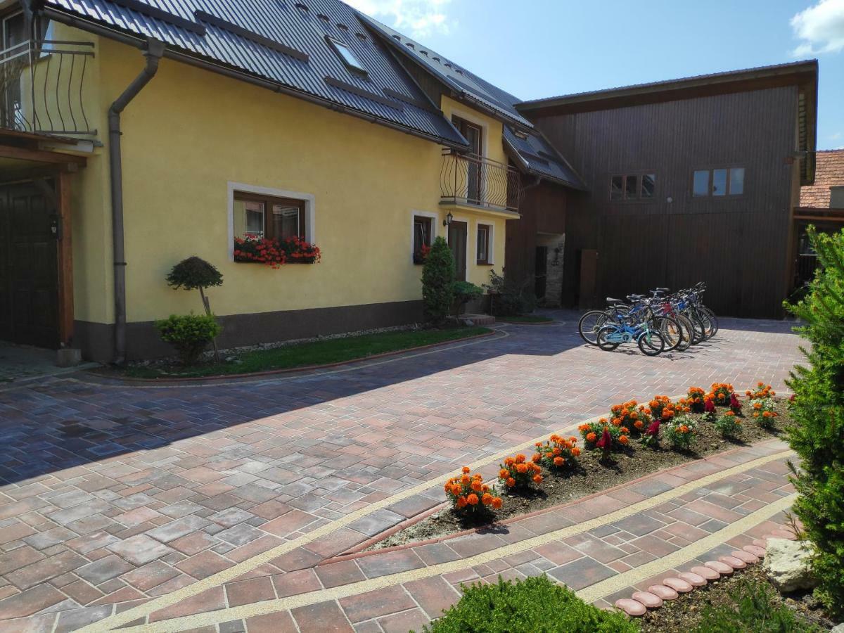 Domcek Janina Apartment Sucha Hora Exterior photo